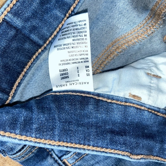 American Eagle Hi Rise Jegging size 2 short/nearly new - Picture 3 of 4